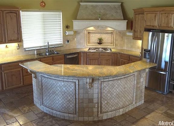 Gourmet kitchen w/ granite