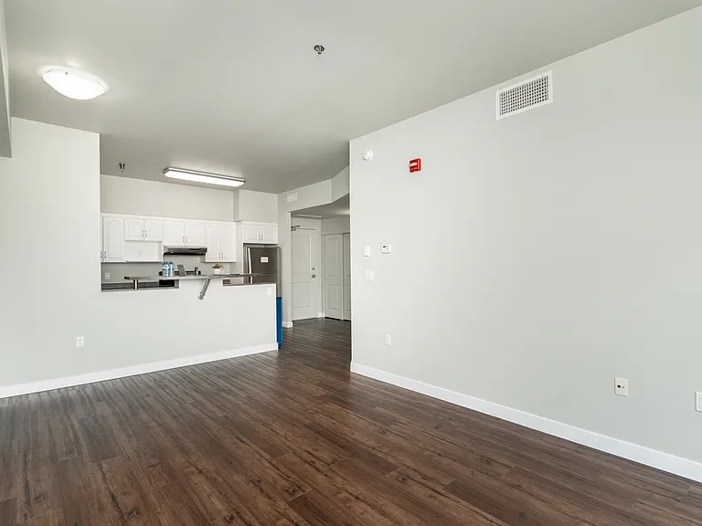 2390 McPhillips St — Photo 15