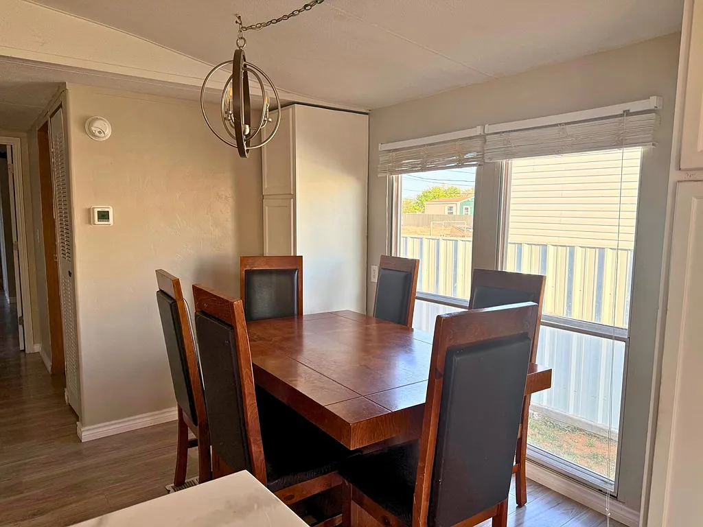 3 bed, 2.0 bath, 1300 sqft, $1,600 — Photo 4