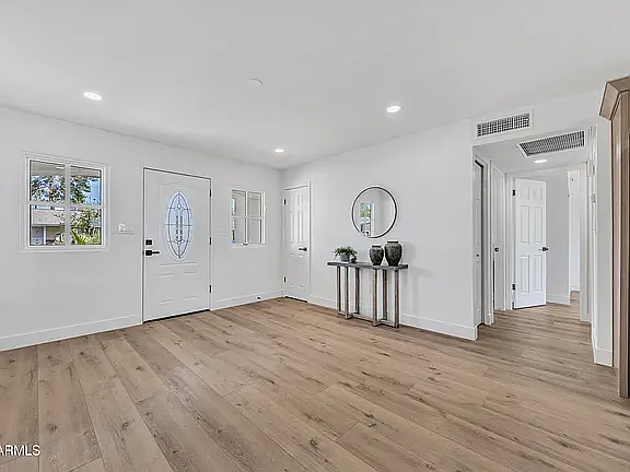 3517 E Hartford Ave — Photo 10