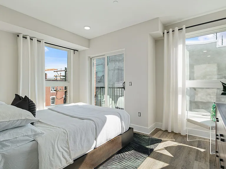 East Main Manayunk Apartments — Photo 14