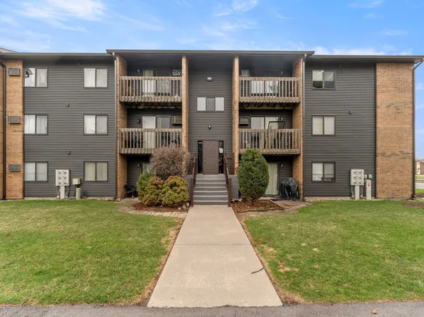 651 N Virginia Rd #328, Crystal Lake, IL 60014