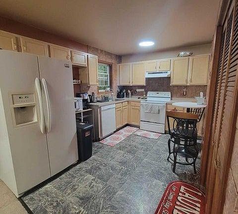5th image of 9853 Deerwood Dr