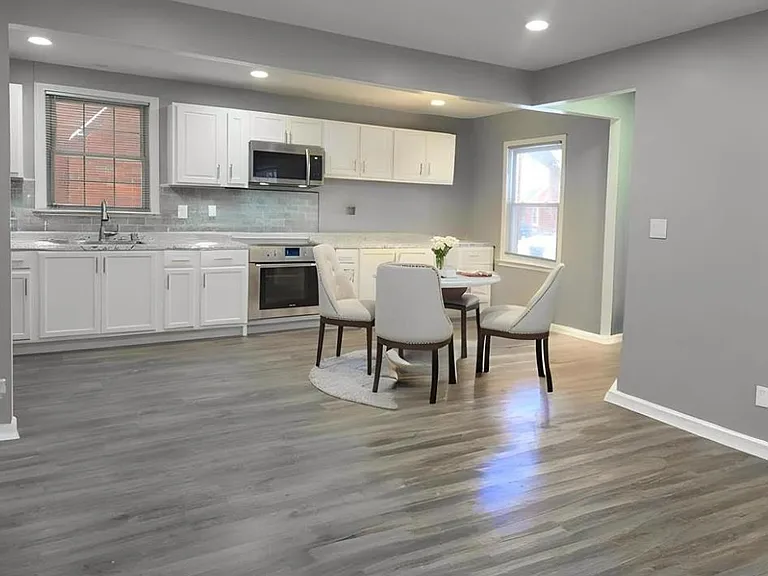 8254 Sussex St — Photo 5