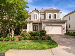 3122 Elmendorf Dr, Oakton, VA 22124