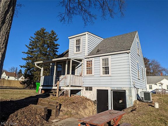 2nd image of 726 McKinley St