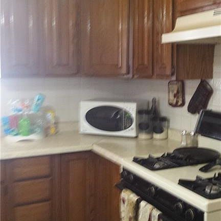 4th image of 728 Huerta St #1