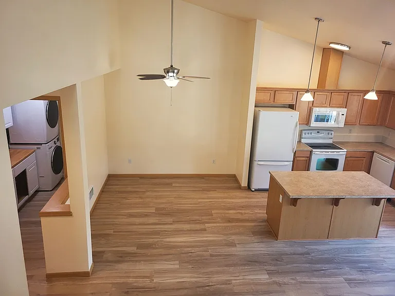 410 Holland Ave — Photo 15