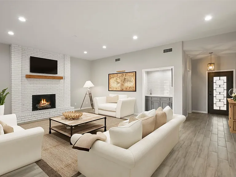 6019 Yellow Rock Trl — Photo 4