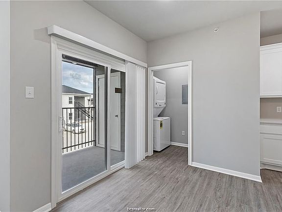 5th image of 1326 Prairie Dr #613