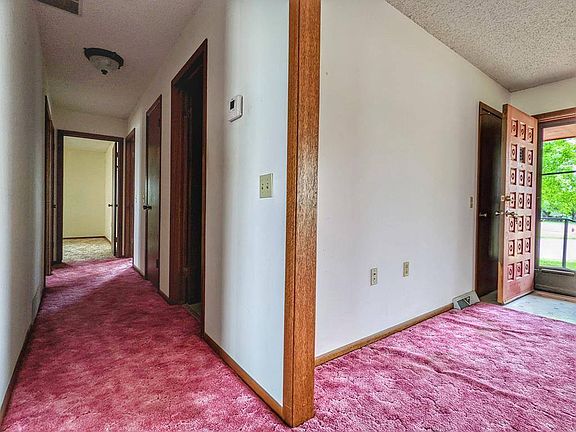 5th image of 410 E Cedar St