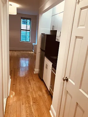 Rented by Metropolis Real Estate of Manhattan | media 29