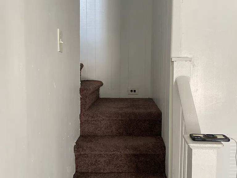 1200 Thomas St — Photo 2