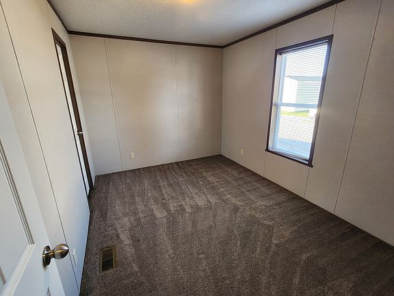 5th image of 448 Montana St