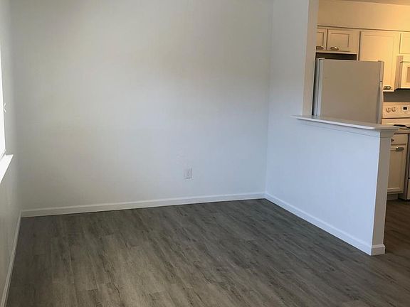 4th image of 3104 Lori Pl NE #B