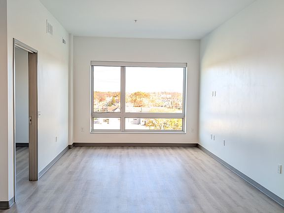 3rd image of 414 E 8th St #405