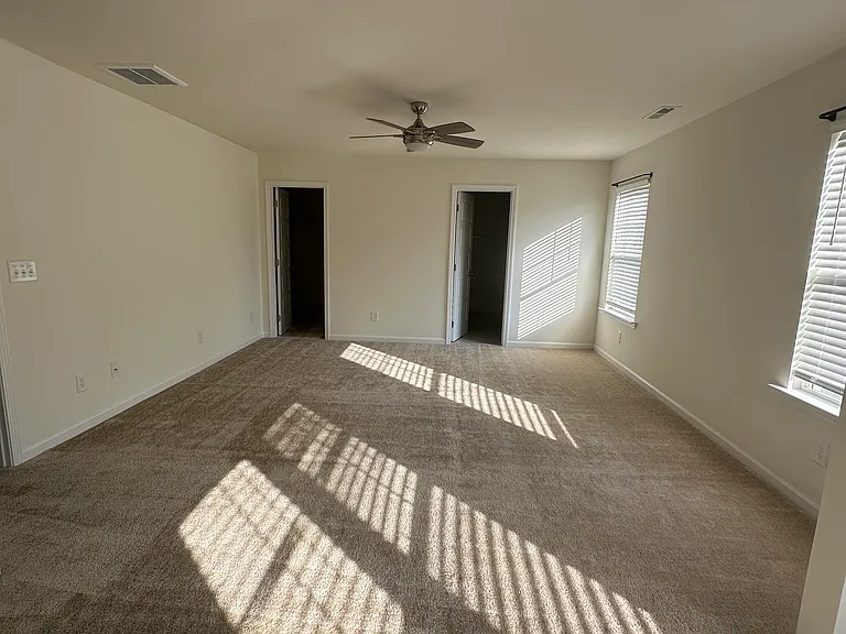 423 Bassett Ln — Photo 6