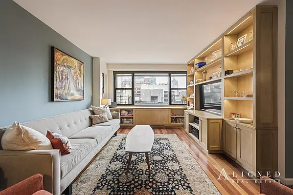 Sold by Isaacs Ganz Real Estate | media 2