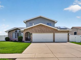 702 Longwood Ct, Minooka, IL 60447