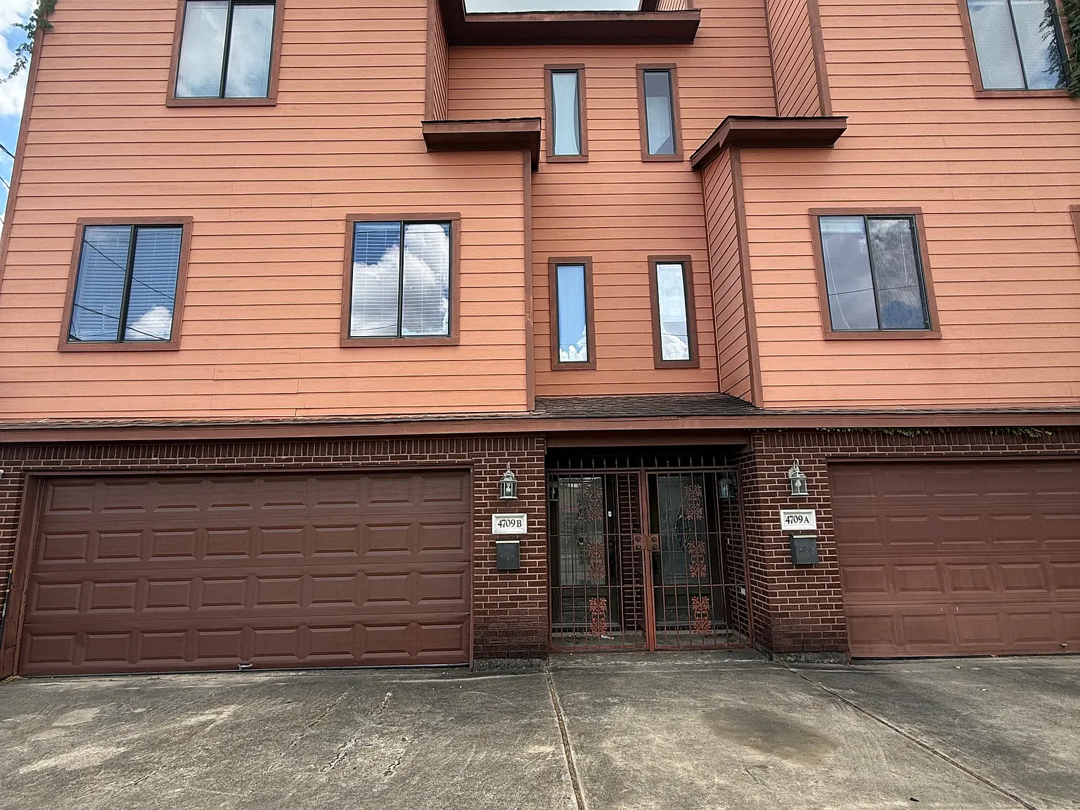 2 bed, 2.5 bath, 1440 sqft, $1,850 — Photo 1