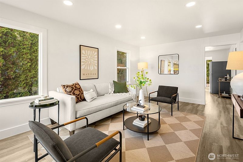 4th image of 935 N 92nd Street