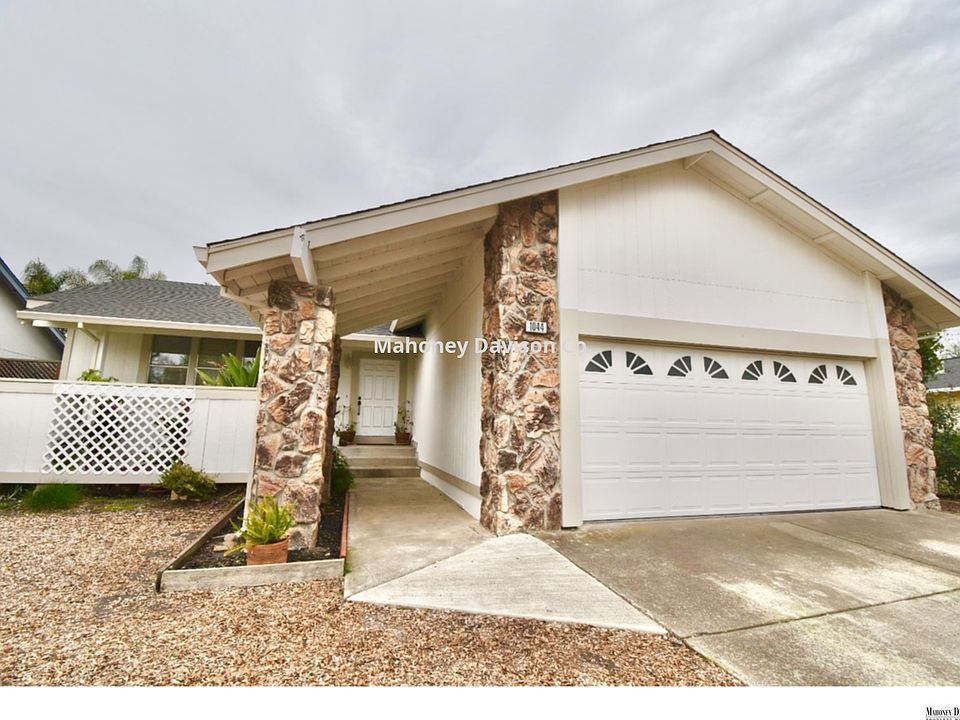 1st image of 1044 Wren Dr