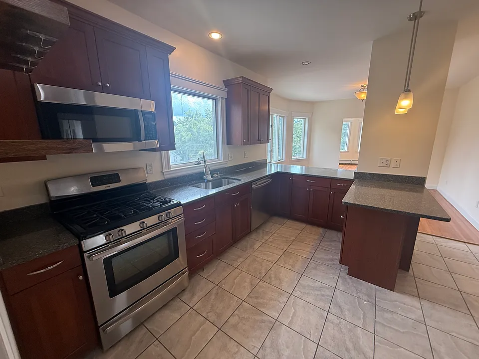 565 Main St #2