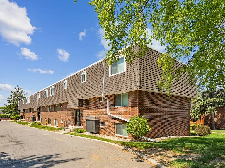 Lantern Square Apartments Spacious 1, 2 & 3 Bedrooms — Photo 16