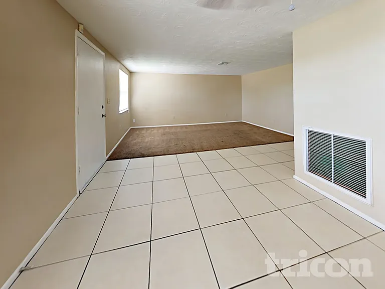 3327 Seffner Dr — Photo 2