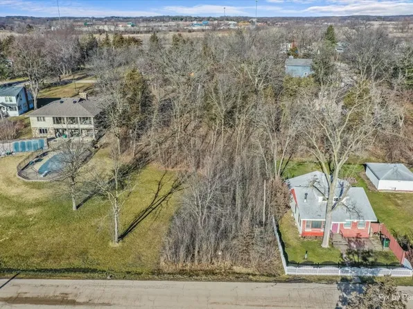 40963 N Champaign Dr, Antioch, IL 60002