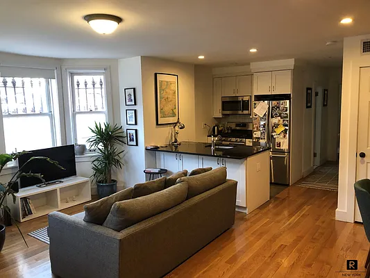 Rented by R New York | media 3