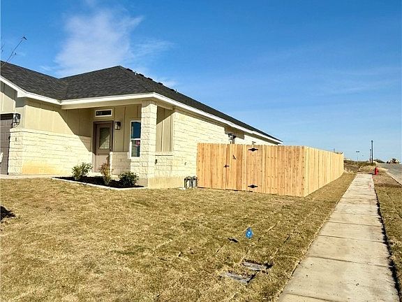 5th image of 102 Leon Ln