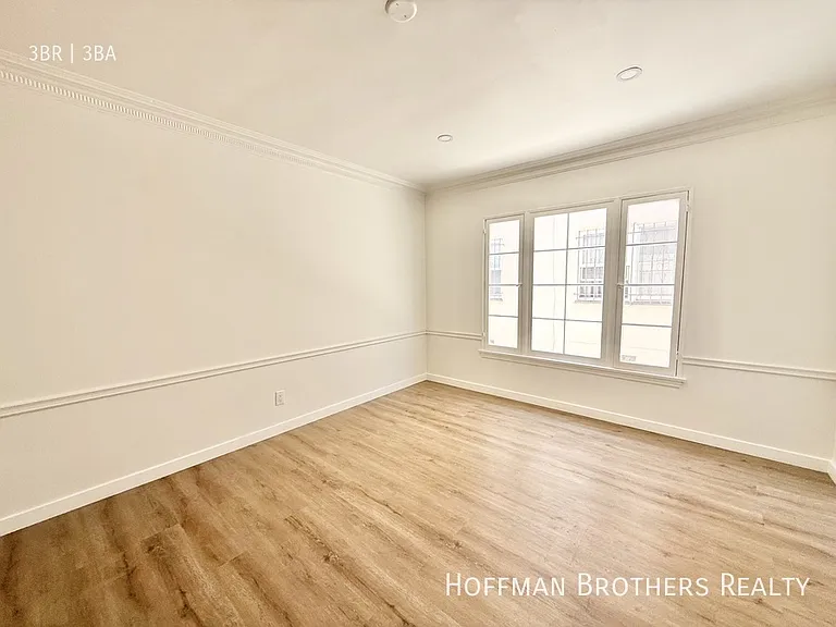 334 N Gardner St — Photo 13