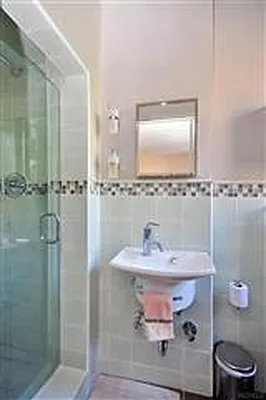Sold by Chintan Trivedi | media 8