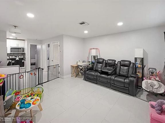 2nd image of 3620 NE 1st Ter #2