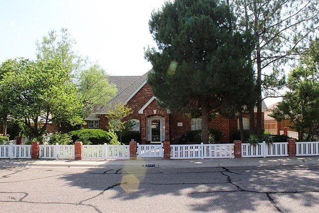 1st image of 3304 Rosemont Dr