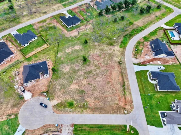 100 Hazlewood Ct, Granbury, TX 76049
