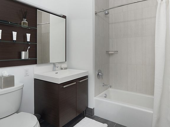 5th image of 4322 Queens St APT 525
