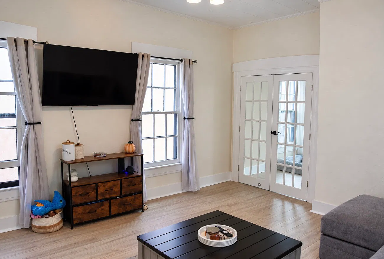 216 Covington Ave — Photo 2