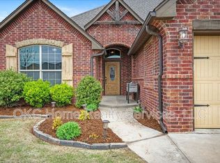625 NE 23rd St, Moore, OK 73160