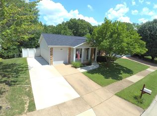 1108 Summit Meadows Dr, Fenton, MO 63026