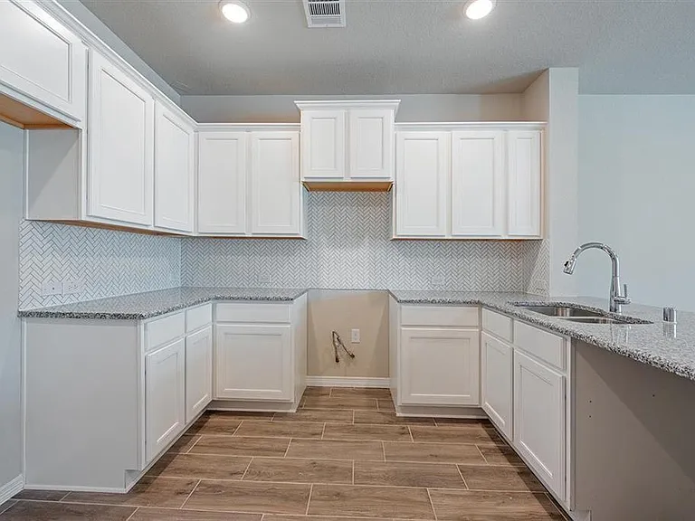8040 Scanlan Trl — Photo 7
