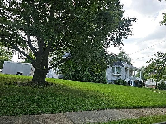 3rd image of 222 Hartka Ave