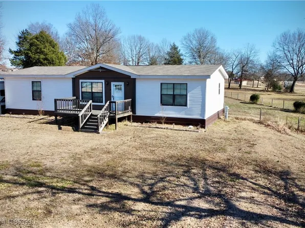 107 Blackstone Cir, Wister, OK 74966