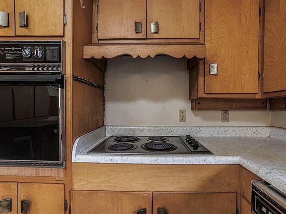 4th image of 1805 Smith Ln