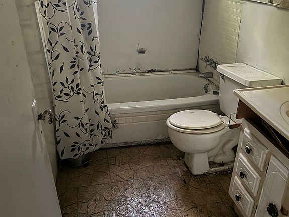5th image of 1482 Cameron St