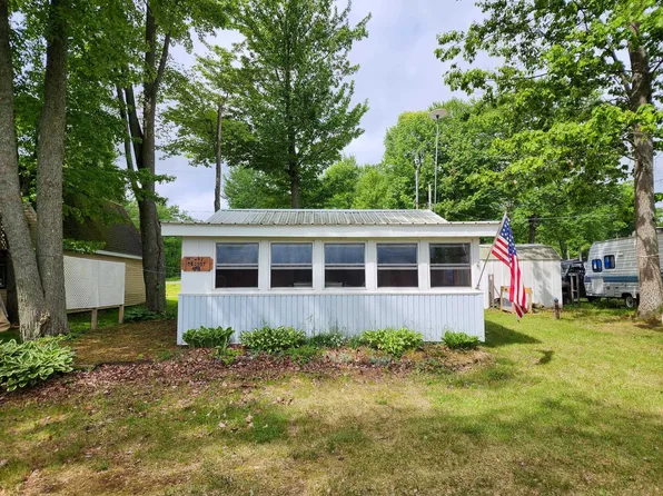 4850 Lake Pointe Dr, Harrison, MI 48625