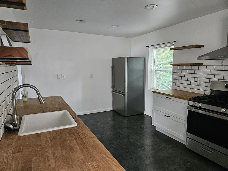 3935 Farrell Dr — Photo 6