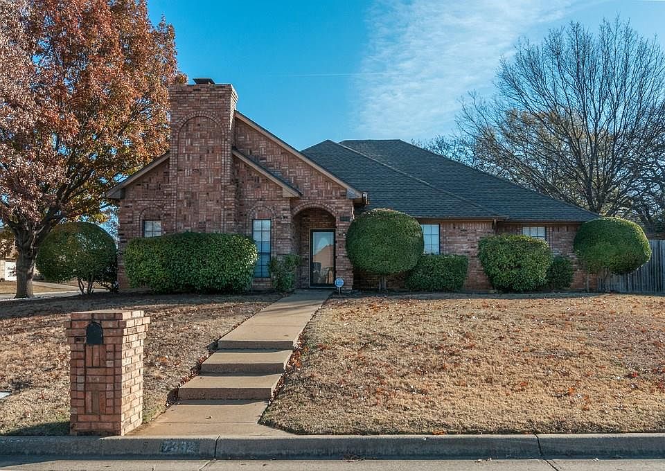 1st image of 7332 Red Oak Dr
