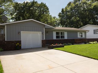 1815 Crescent Dr, Champaign, IL 61821